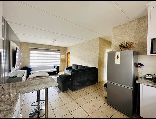 2 BEDROOM TOWNHOUSE FOR SALE IN MEREDALE
